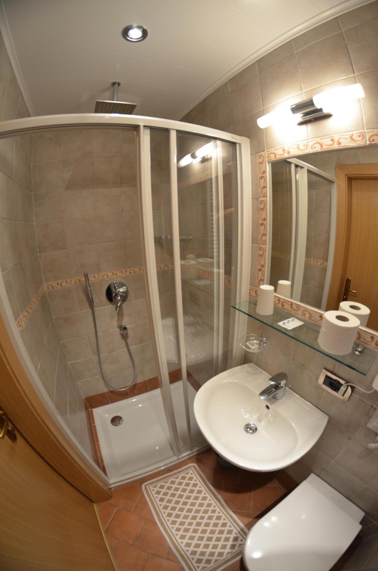 Garni Ossi 2*
